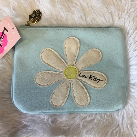 NWT Betsey Johnson Blue Daisy Wristlet - Picture 1 of 5